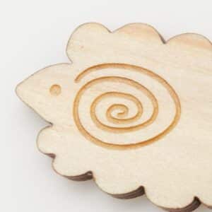 Amuleto japonés hecho de cedro zodiaco oriental Kawagami